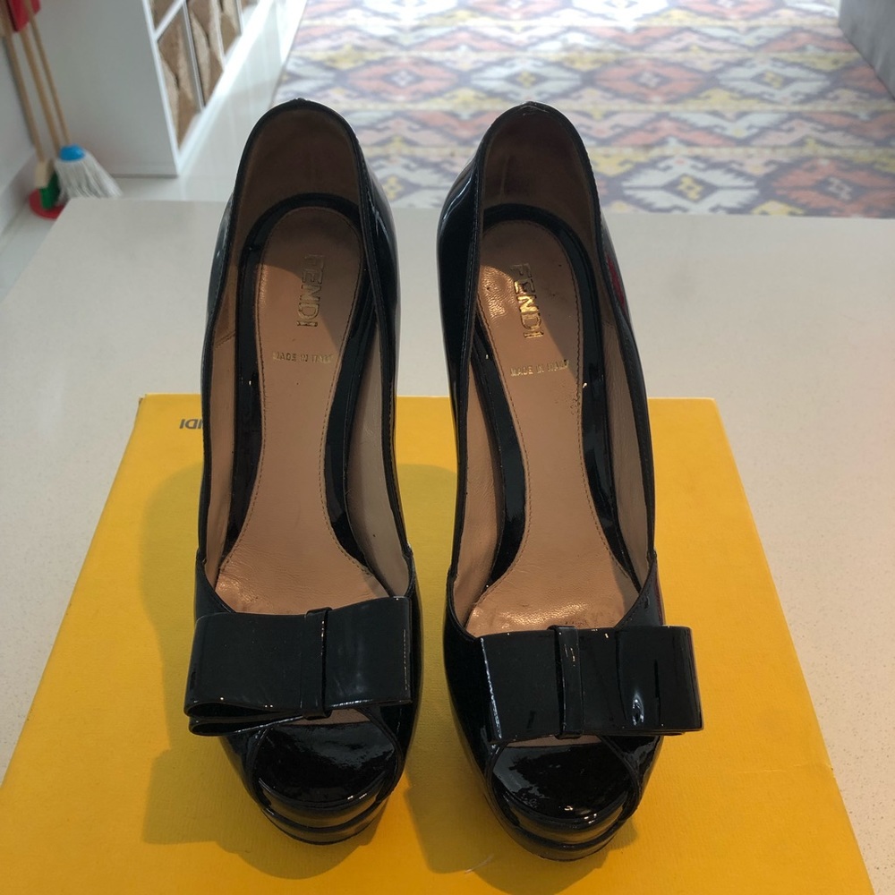 Black patent leather Fendi pumps